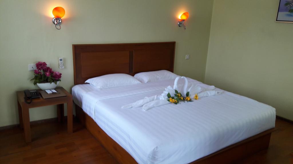 Shwe Phyu Hotel Mandalay Bagian luar foto