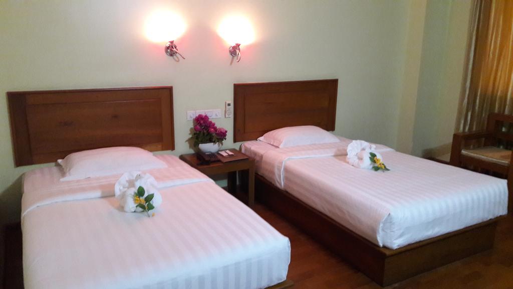 Shwe Phyu Hotel Mandalay Bagian luar foto
