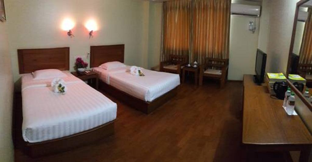 Shwe Phyu Hotel Mandalay Bagian luar foto