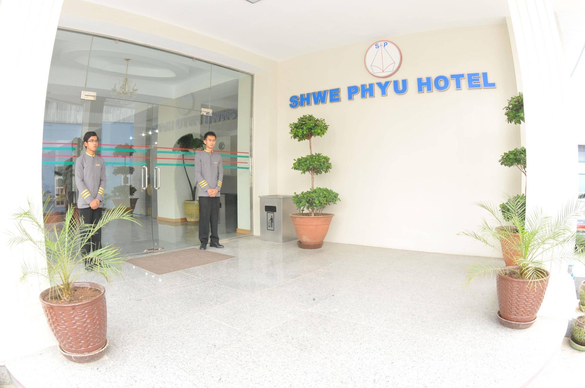 Shwe Phyu Hotel Mandalay Bagian luar foto
