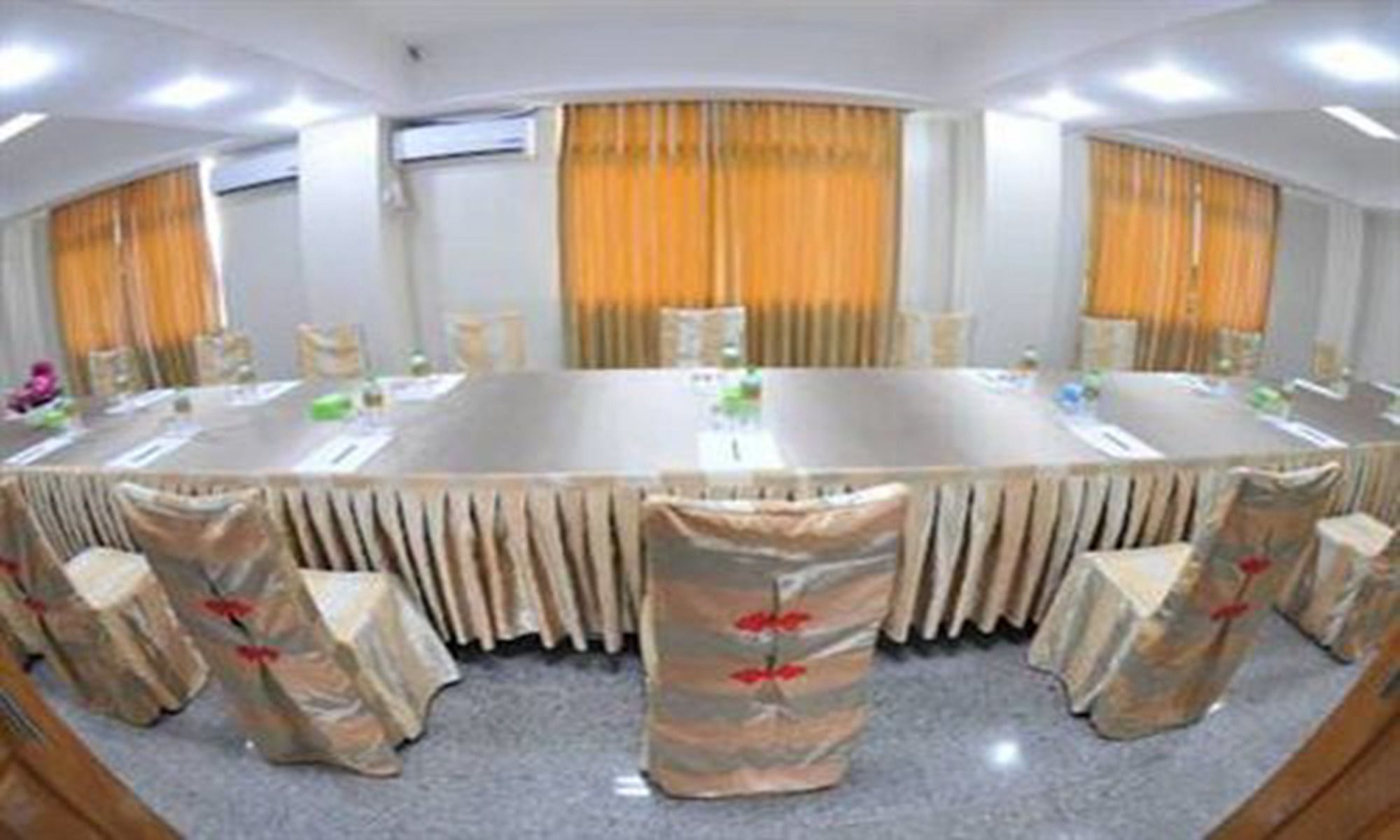 Shwe Phyu Hotel Mandalay Bagian luar foto