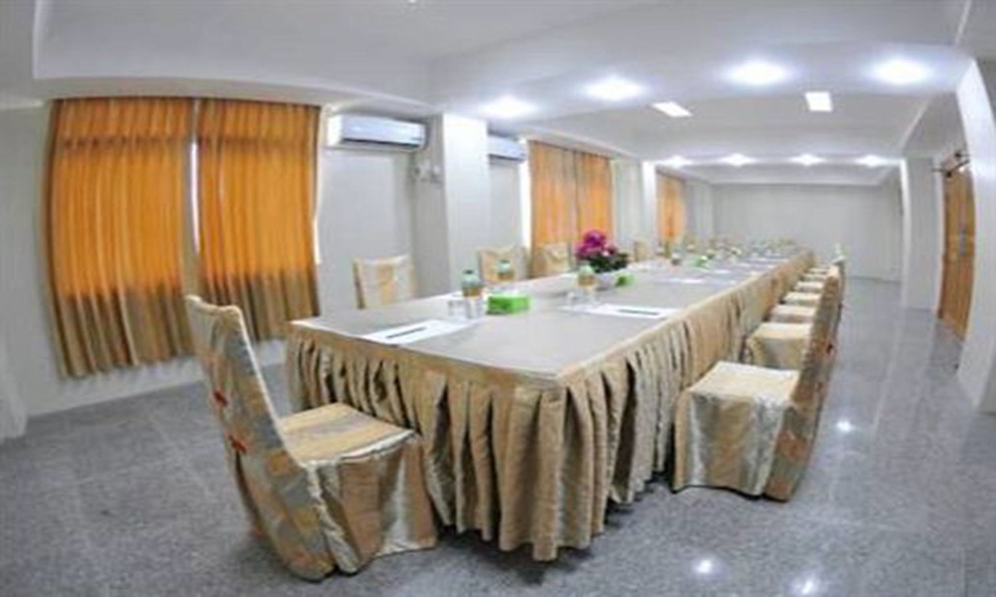 Shwe Phyu Hotel Mandalay Bagian luar foto
